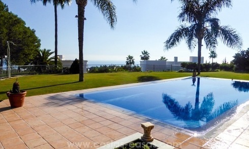 Fabulosa villa con vistas al mar en venta en Altos Reales, Milla de Oro, Marbella 