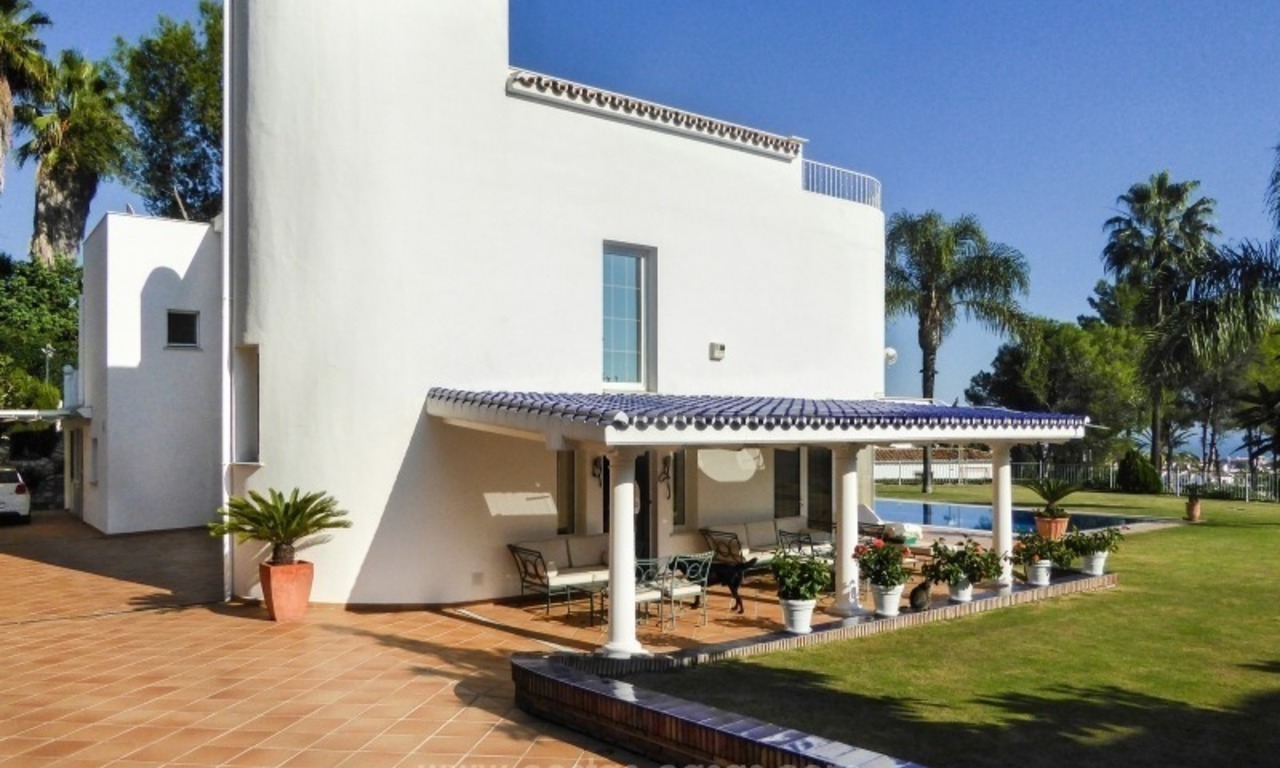 Fabulosa villa con vistas al mar en venta en Altos Reales, Milla de Oro, Marbella 8