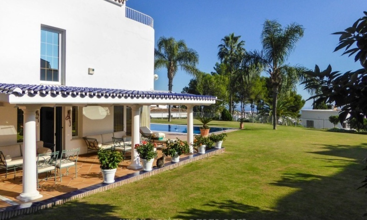Fabulosa villa con vistas al mar en venta en Altos Reales, Milla de Oro, Marbella 9