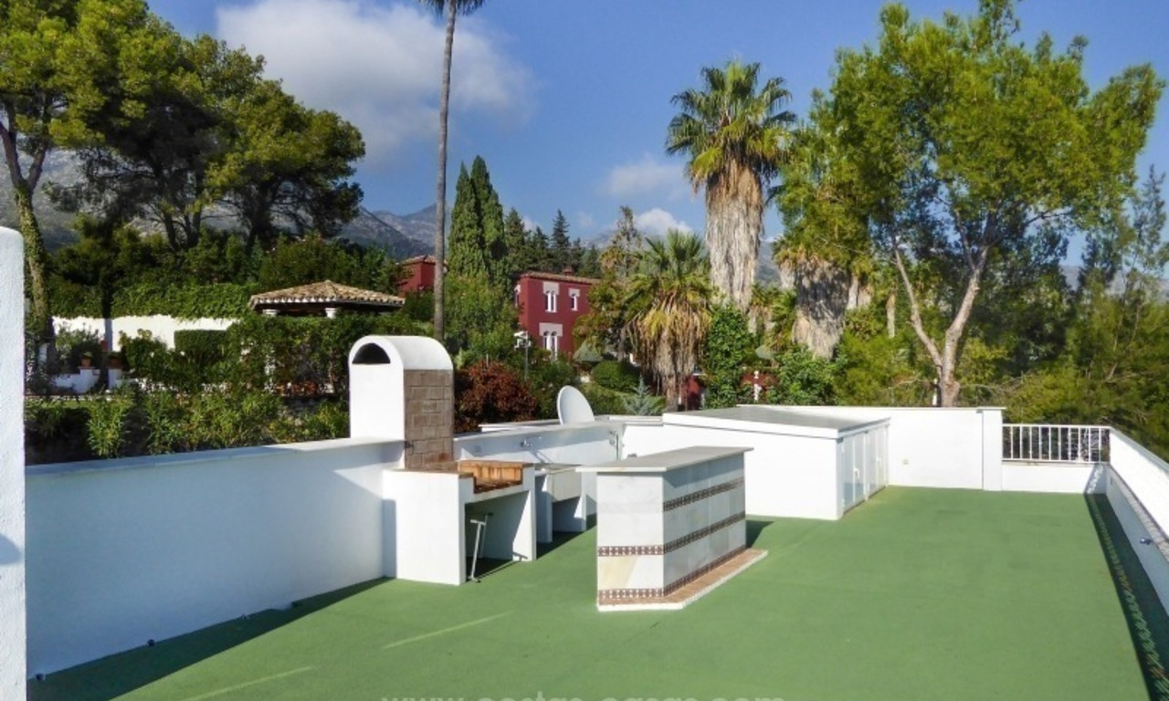 Fabulosa villa con vistas al mar en venta en Altos Reales, Milla de Oro, Marbella 23
