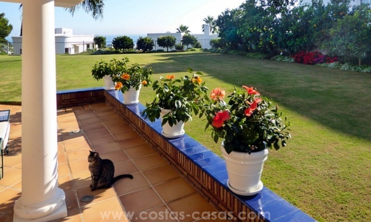 Fabulosa villa con vistas al mar en venta en Altos Reales, Milla de Oro, Marbella 24