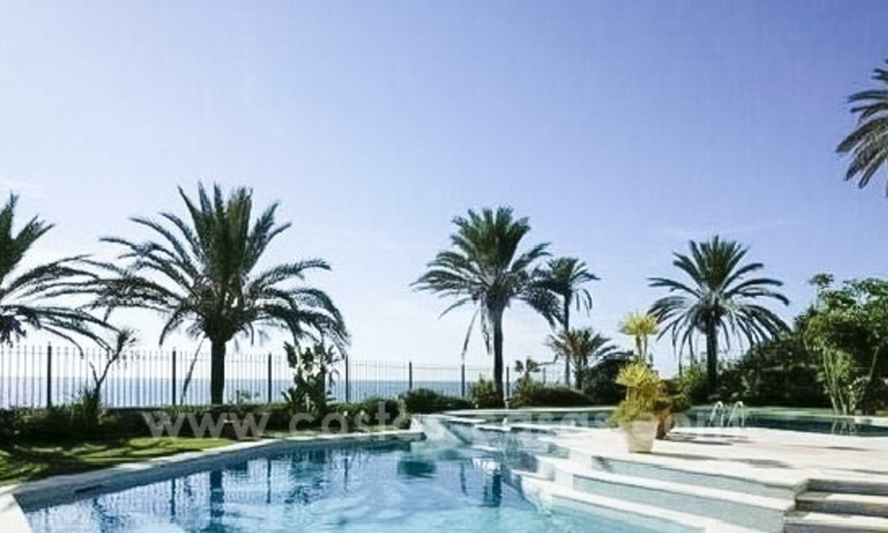 Palacio en primera Línea de Playa en venta, Milla de Oro, Marbella 2