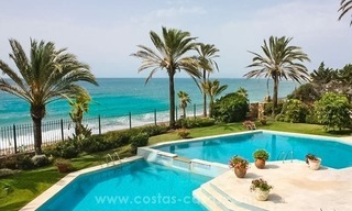 Palacio en primera Línea de Playa en venta, Milla de Oro, Marbella 1