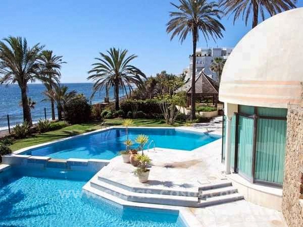 Palacio en primera Línea de Playa en venta, Milla de Oro, Marbella