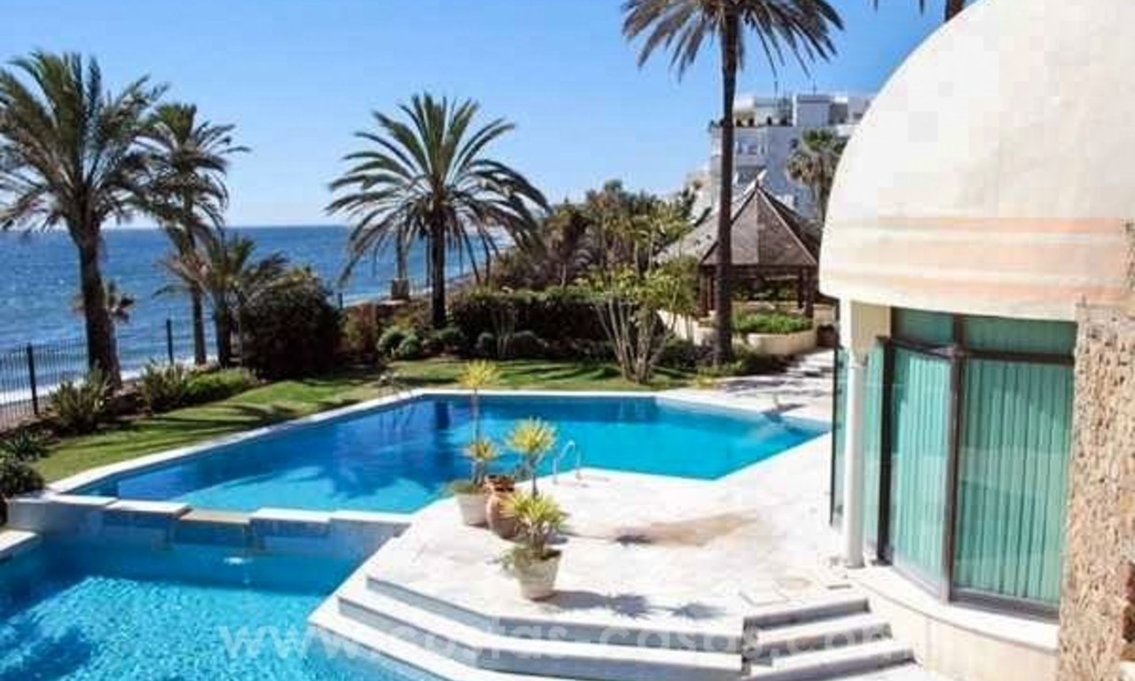 Palacio en primera Línea de Playa en venta, Milla de Oro, Marbella 0