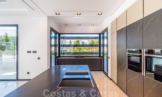 Villas de playa y de golf modernas de diseño a la venta en Guadalmina, Marbella 29005 