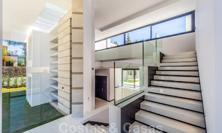 Villas de playa y de golf modernas de diseño a la venta en Guadalmina, Marbella 29007 