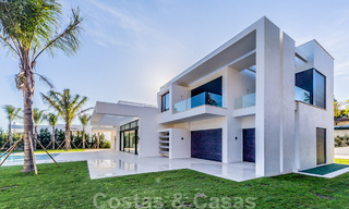 Villas de playa y de golf modernas de diseño a la venta en Guadalmina, Marbella 29010 