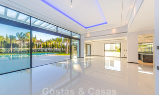 Villas de playa y de golf modernas de diseño a la venta en Guadalmina, Marbella 29012 