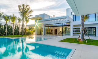 Villas de playa y de golf modernas de diseño a la venta en Guadalmina, Marbella 29018 