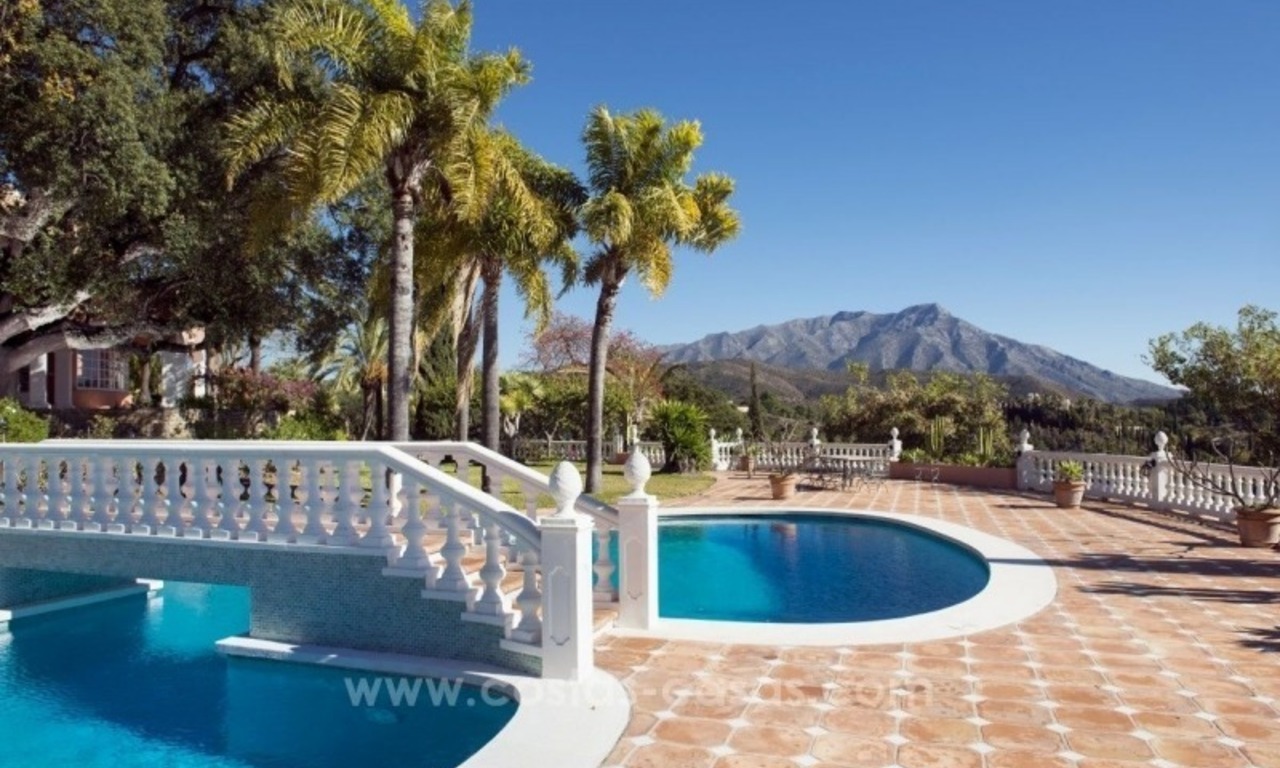 Villa en venta en Benahavis - Marbella: Urbanización El Madroñal en una parcela plana de 11.000m2 con vistas espectaculares 4