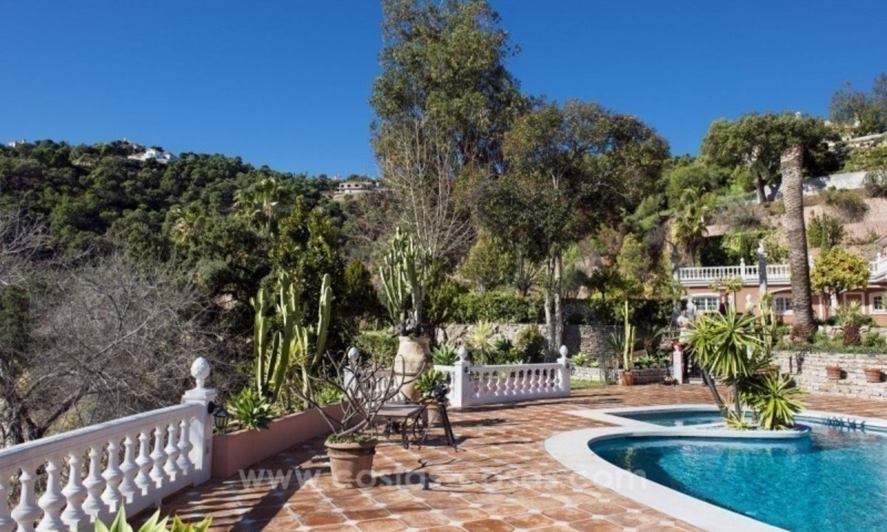Villa en venta en Benahavis - Marbella: Urbanización El Madroñal en una parcela plana de 11.000m2 con vistas espectaculares 5