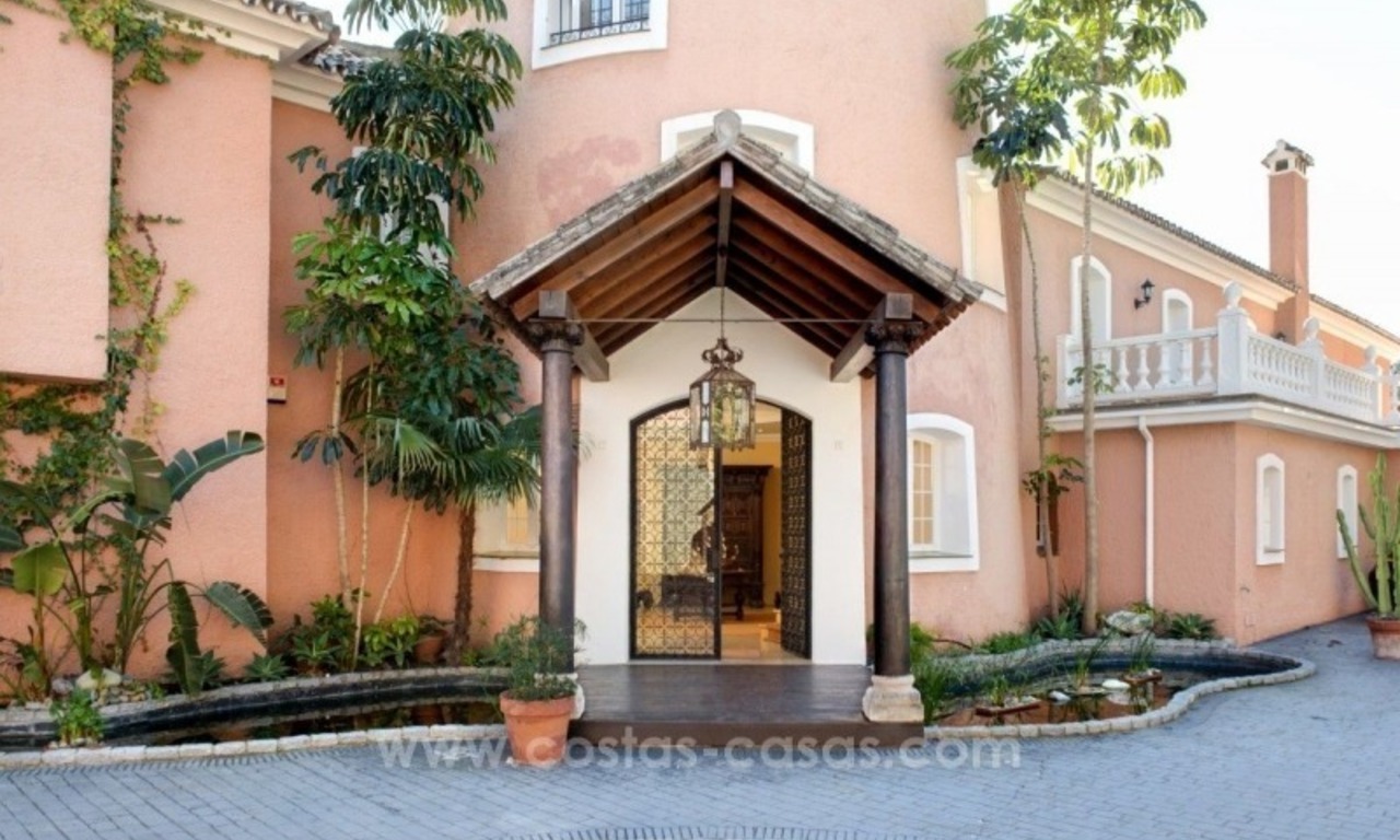 Villa en venta en Benahavis - Marbella: Urbanización El Madroñal en una parcela plana de 11.000m2 con vistas espectaculares 13