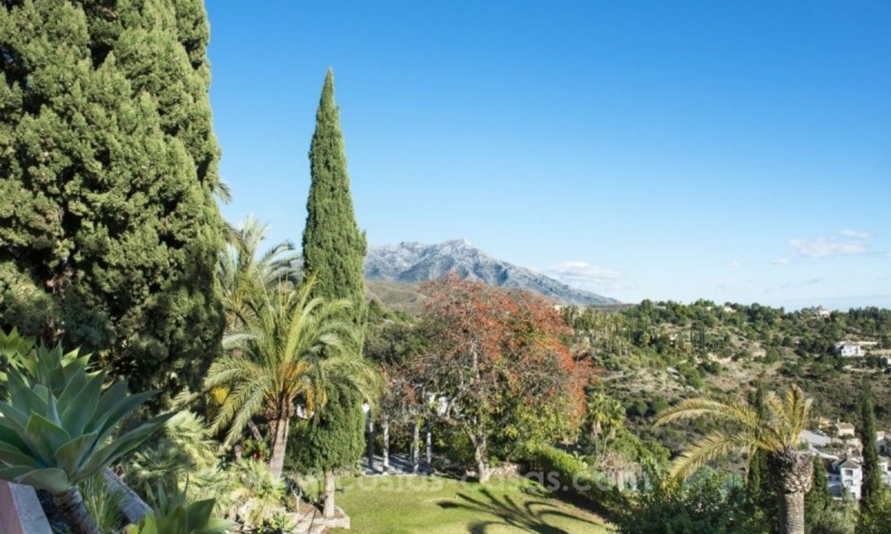 Villa en venta en Benahavis - Marbella: Urbanización El Madroñal en una parcela plana de 11.000m2 con vistas espectaculares 11
