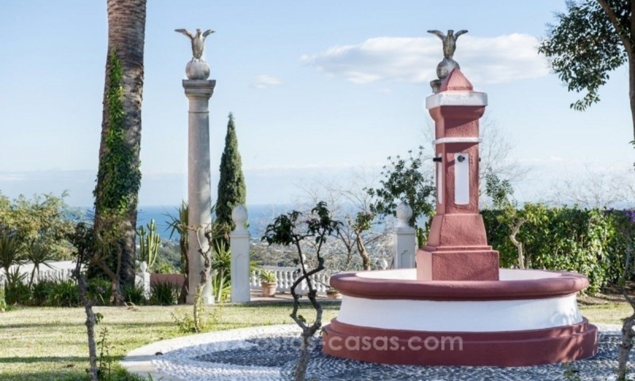 Villa en venta en Benahavis - Marbella: Urbanización El Madroñal en una parcela plana de 11.000m2 con vistas espectaculares 8