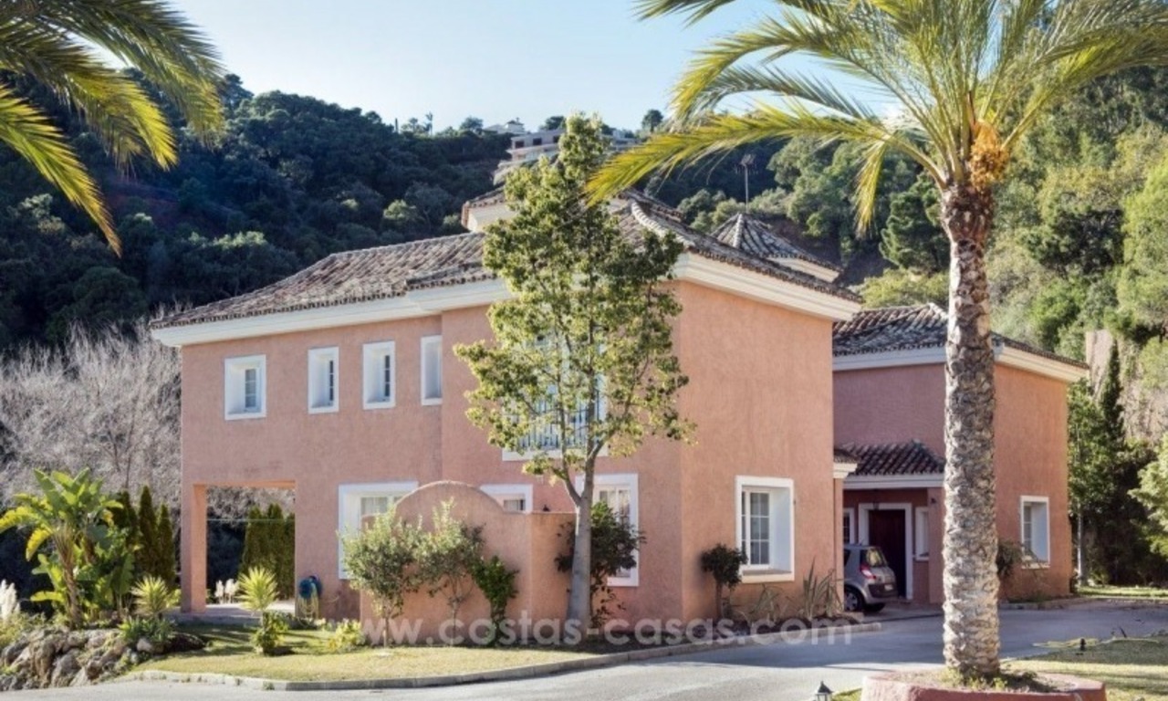 Villa en venta en Benahavis - Marbella: Urbanización El Madroñal en una parcela plana de 11.000m2 con vistas espectaculares 9
