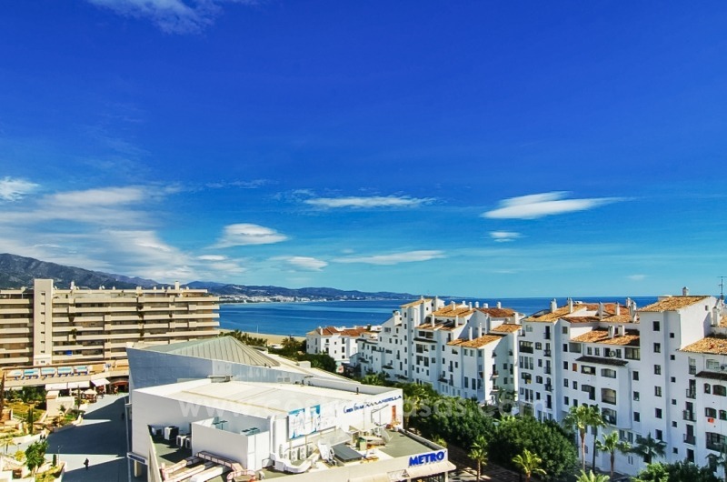 Apartamento fabuloso con vistas al mar en venta en Puerto Banús, Marbella