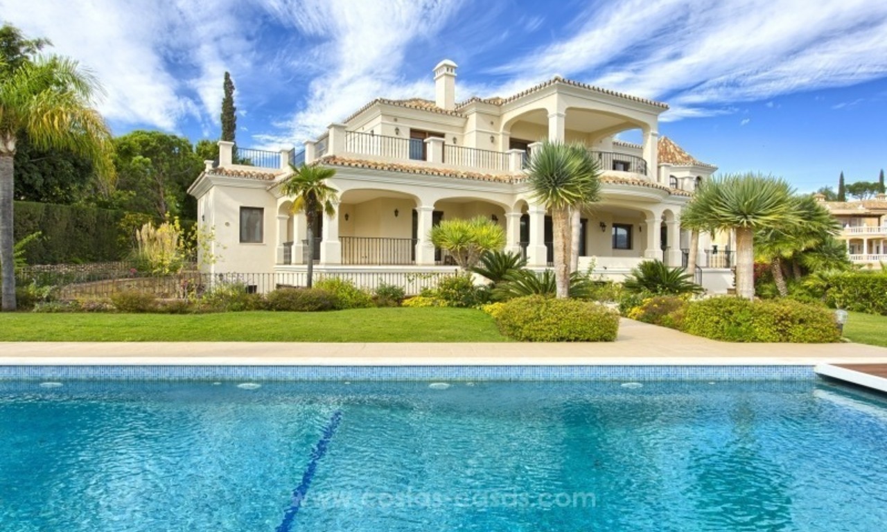 Villa con Vistas Panorámicas en la Nueva Milla de Oro, Marbella - Estepona 0