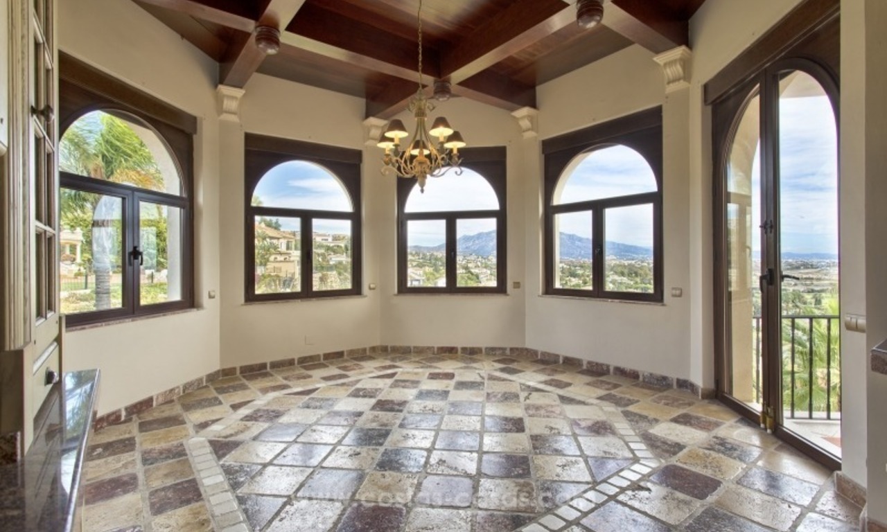 Villa con Vistas Panorámicas en la Nueva Milla de Oro, Marbella - Estepona 10