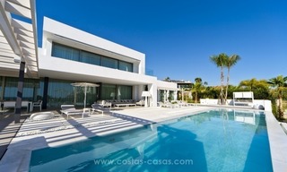 Impresionante villa moderna de diseño cerca de la playa en Marbella Este 3