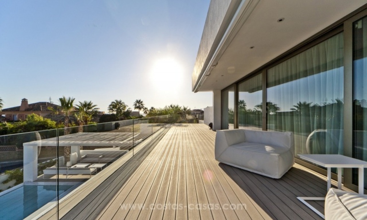 Impresionante villa moderna de diseño cerca de la playa en Marbella Este 8