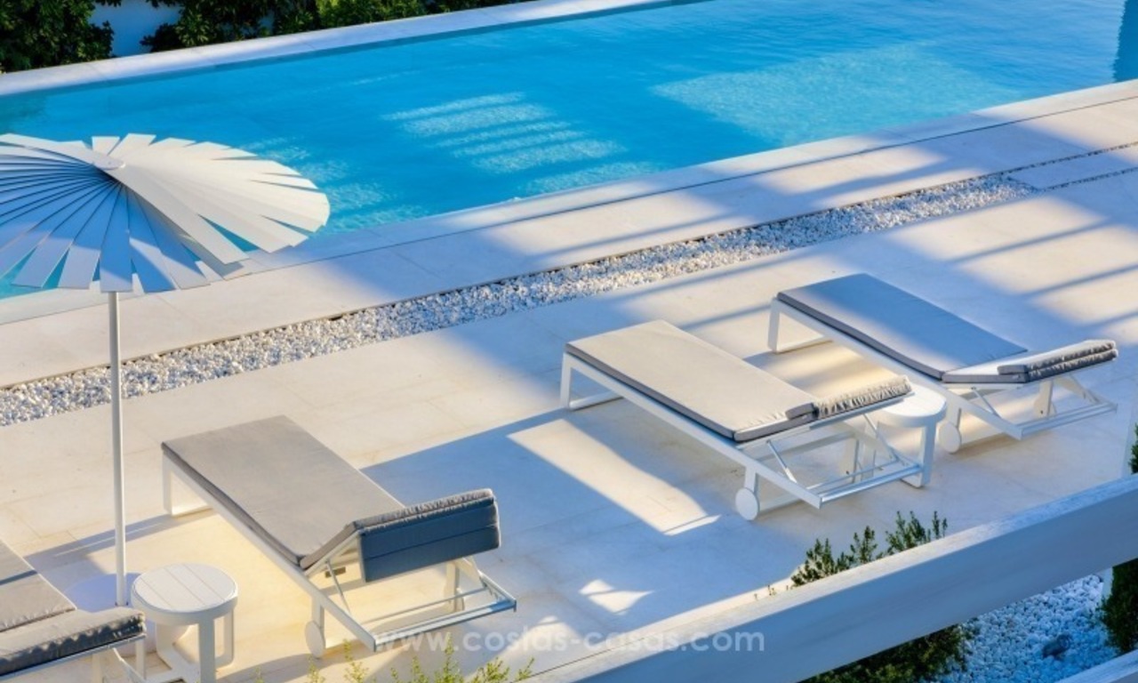 Impresionante villa moderna de diseño cerca de la playa en Marbella Este 9