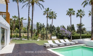 Villa moderna renovada a la venta en la Milla de Oro, Marbella 6