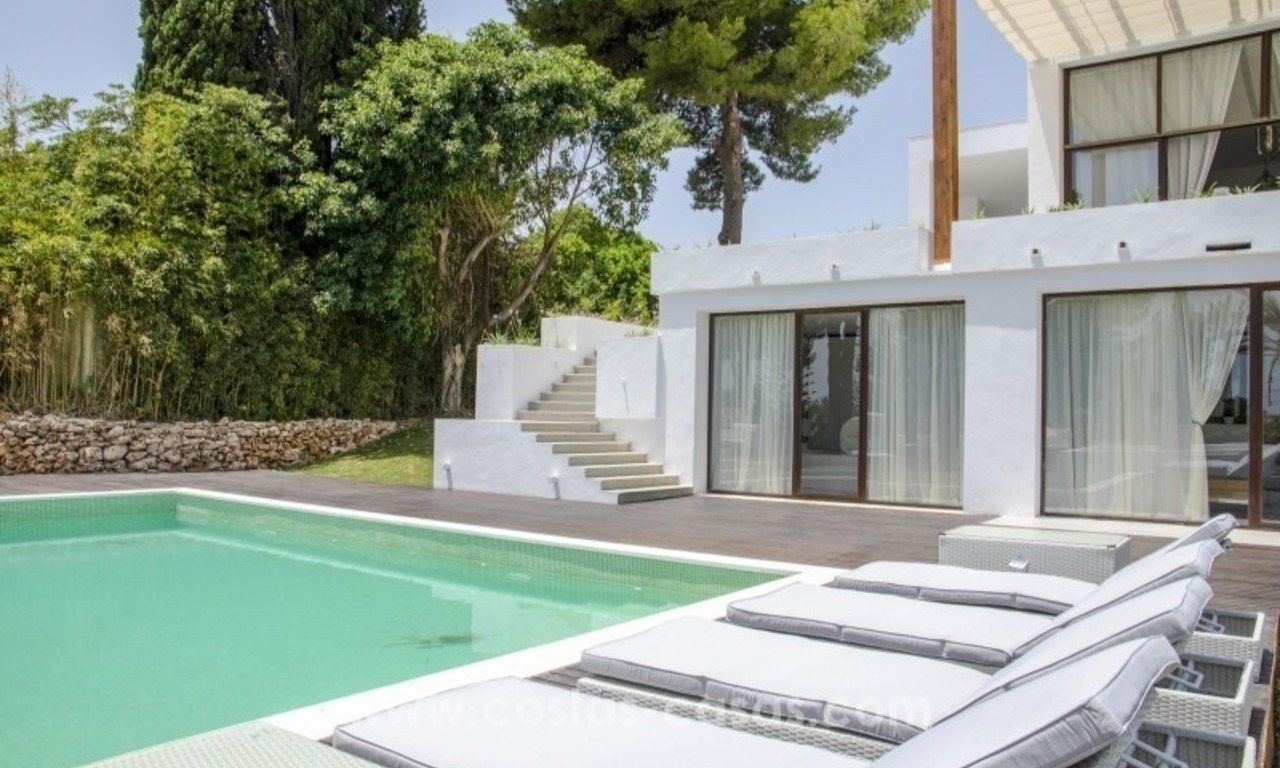 Villa moderna renovada a la venta en la Milla de Oro, Marbella 3