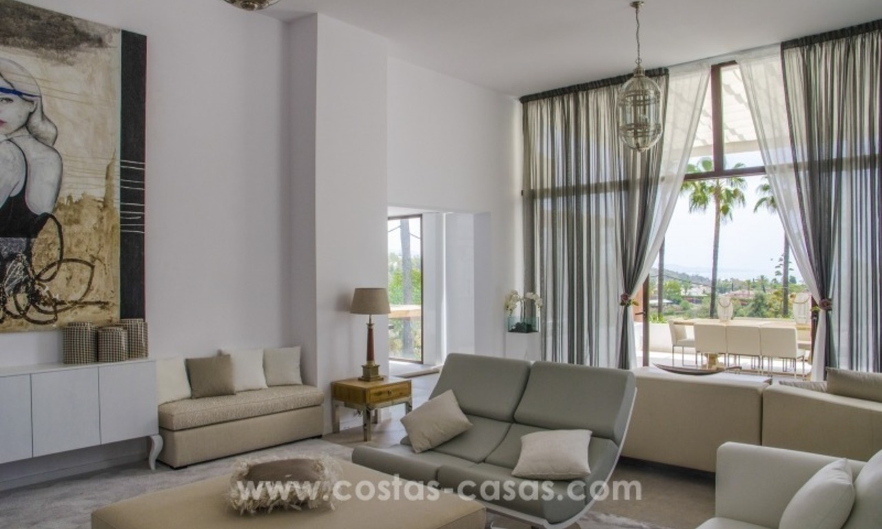 Villa moderna renovada a la venta en la Milla de Oro, Marbella 15
