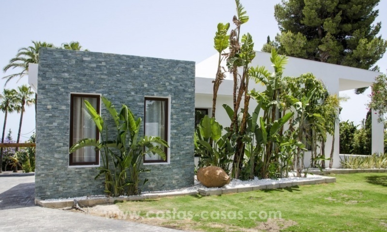 Villa moderna renovada a la venta en la Milla de Oro, Marbella 12