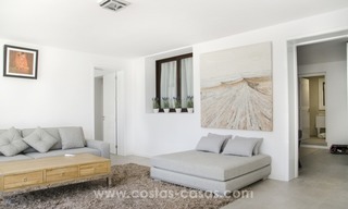 Villa moderna renovada a la venta en la Milla de Oro, Marbella 24