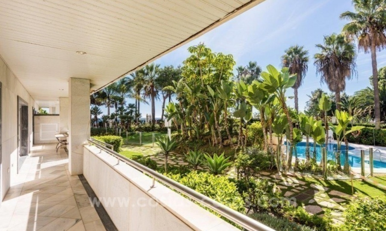 Oportunidad: Se Vende Apartamento en Gran Marbella: complejo en primera línea de playa. 3