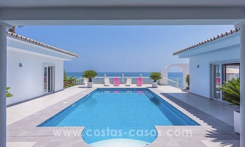 Villa de lujo en primera línea de playa en venta en Mijas-Costa, Costa del Sol 