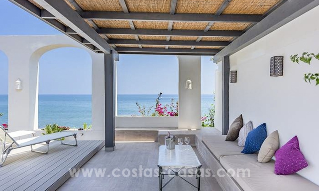 Villa de lujo en primera línea de playa en venta en Mijas-Costa, Costa del Sol 4