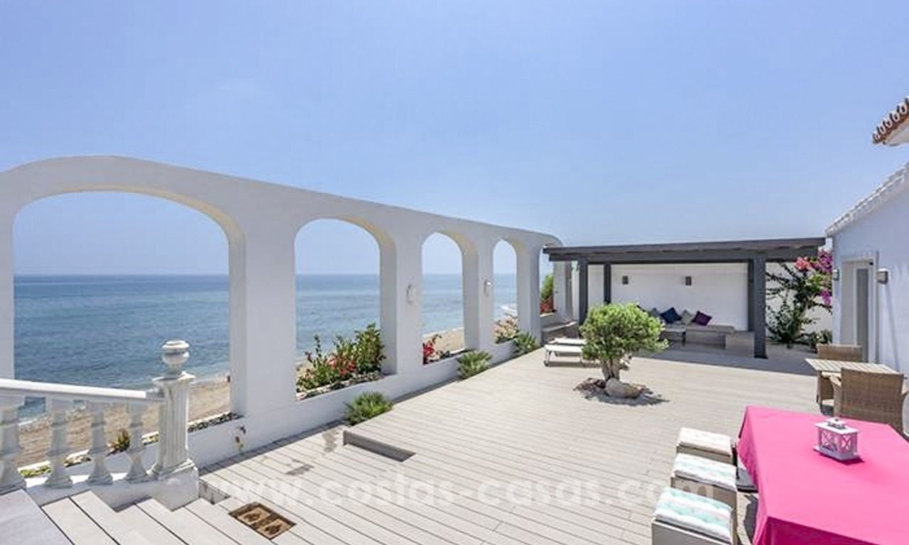 Villa de lujo en primera línea de playa en venta en Mijas-Costa, Costa del Sol 2