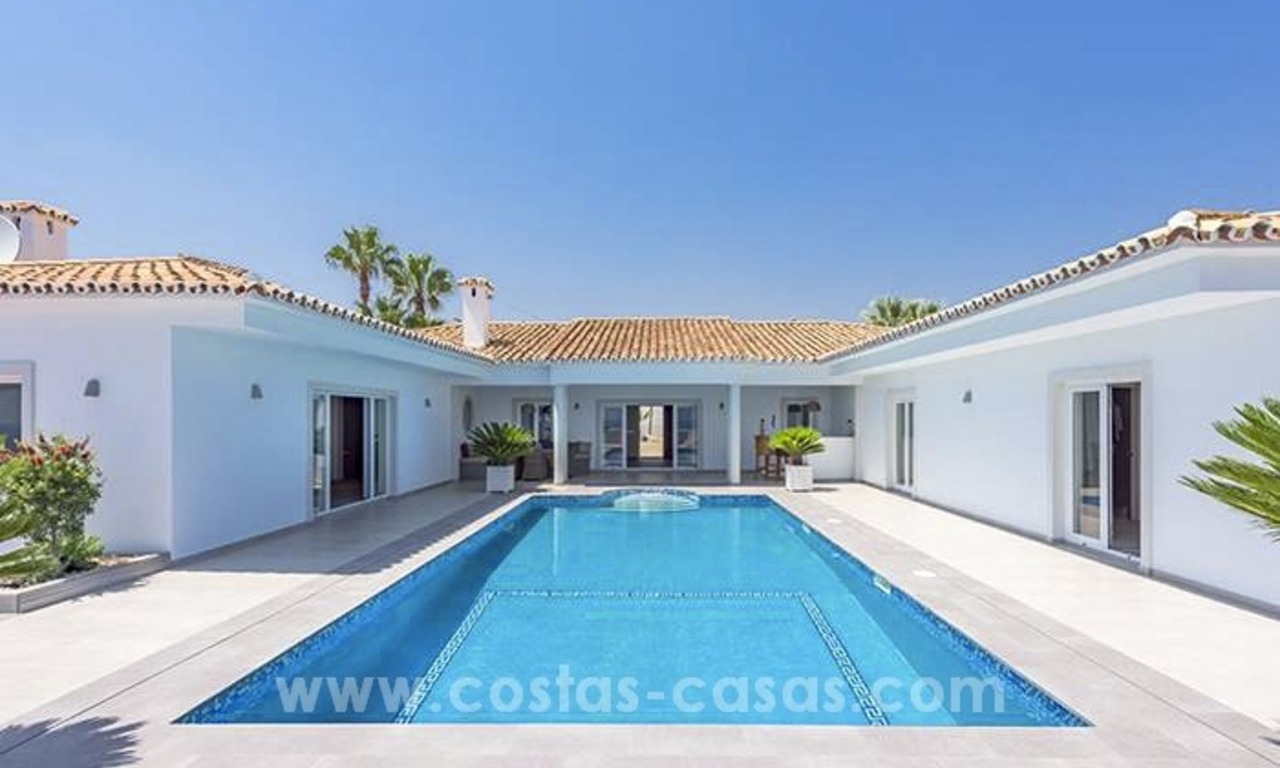 Villa de lujo en primera línea de playa en venta en Mijas-Costa, Costa del Sol 3