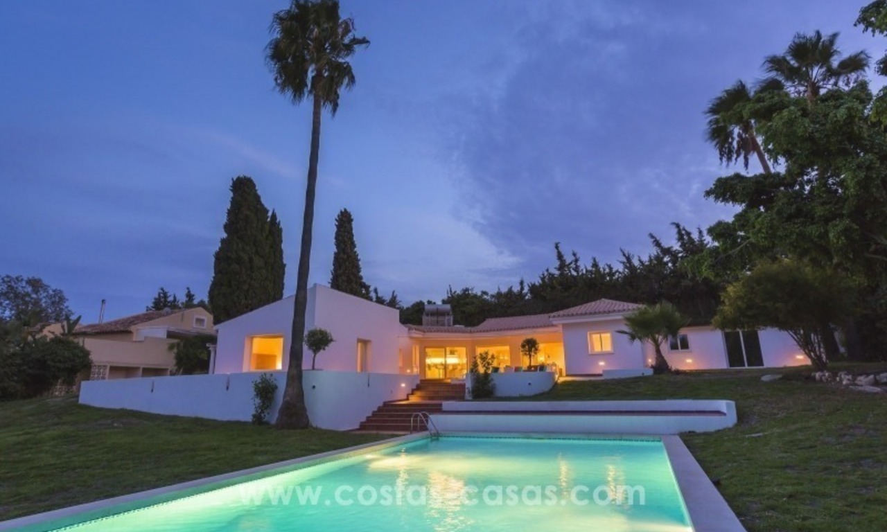 Villa muy privada renovada a la venta en la Nueva Milla de Oro, Marbella - Estepona 6