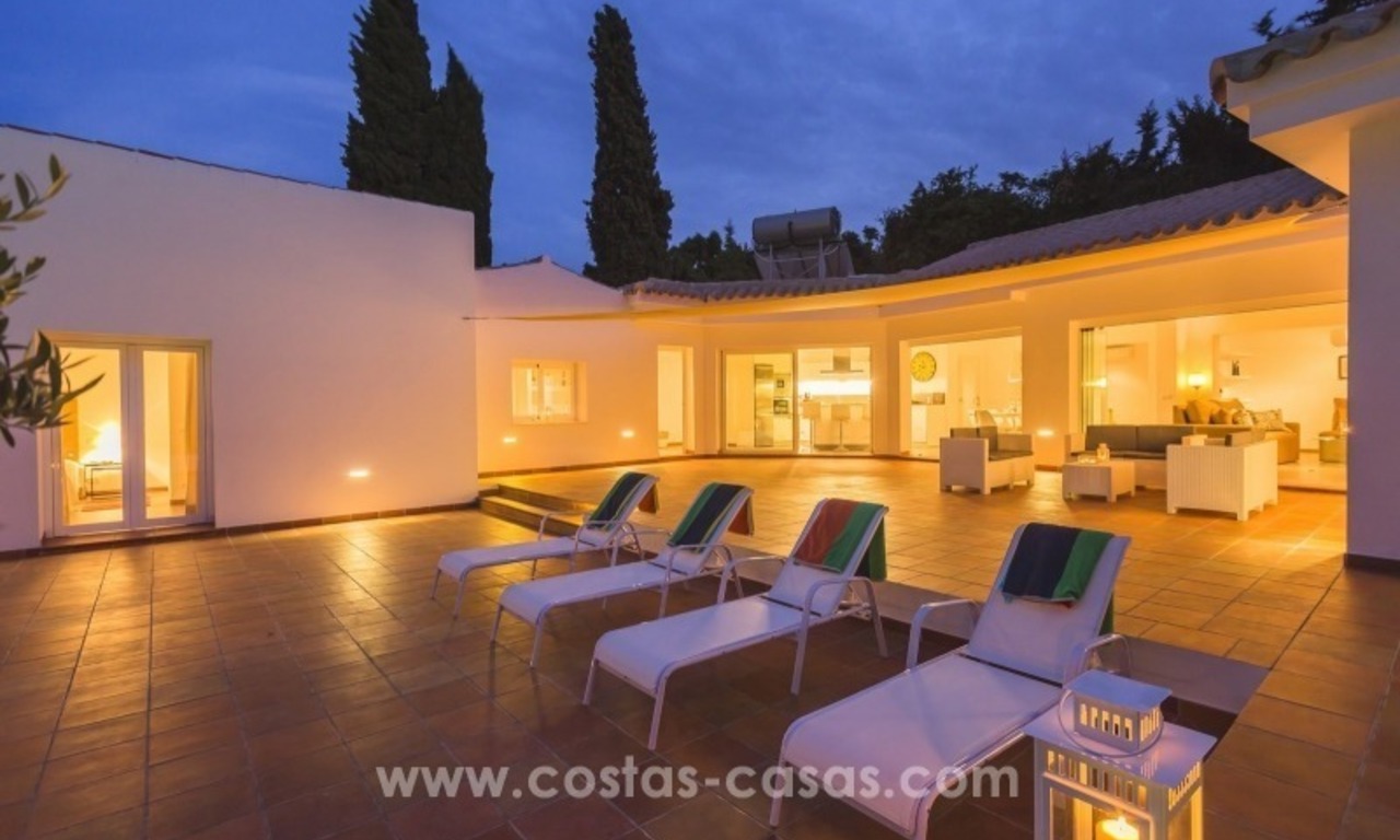 Villa muy privada renovada a la venta en la Nueva Milla de Oro, Marbella - Estepona 11