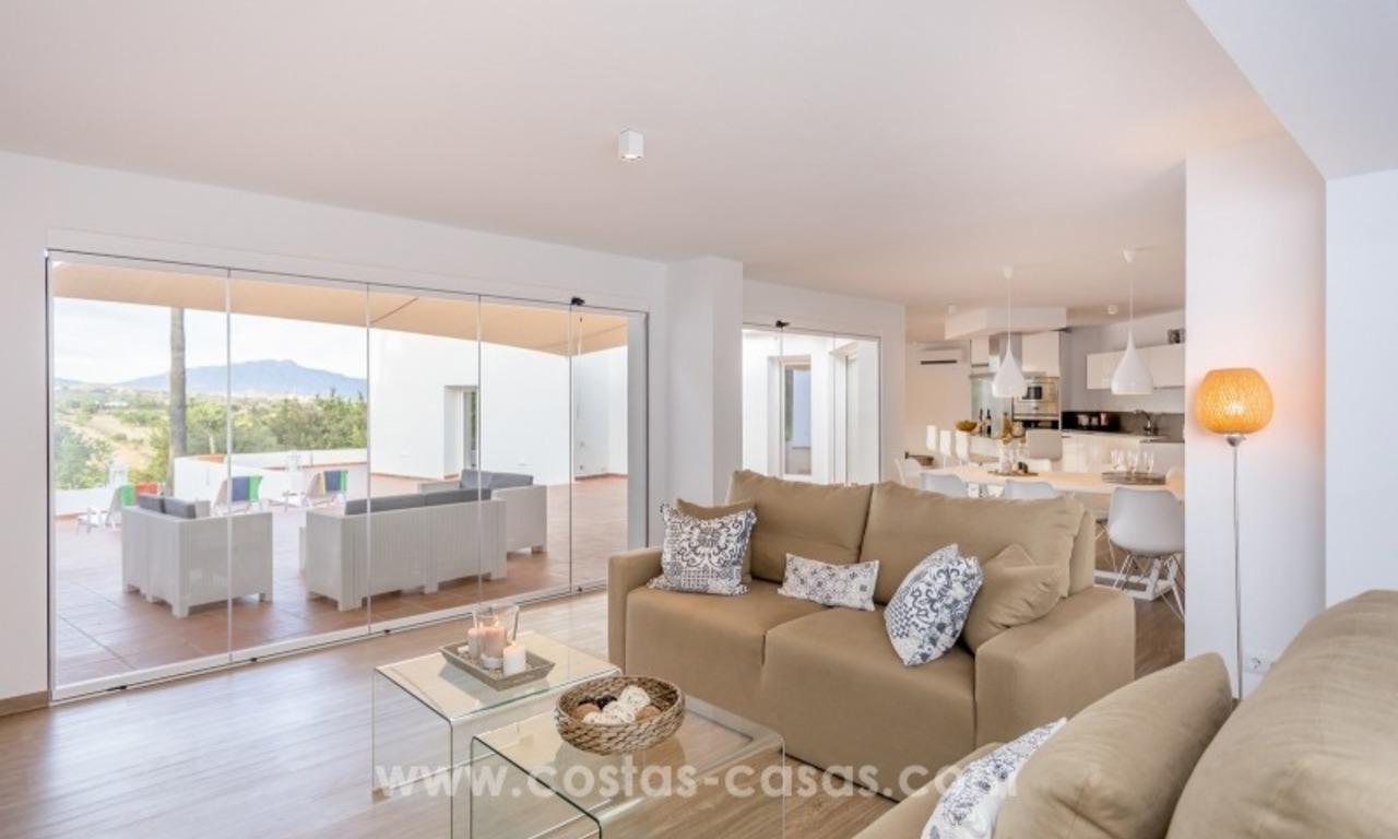 Villa muy privada renovada a la venta en la Nueva Milla de Oro, Marbella - Estepona 15