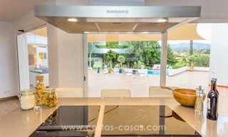Villa muy privada renovada a la venta en la Nueva Milla de Oro, Marbella - Estepona 19