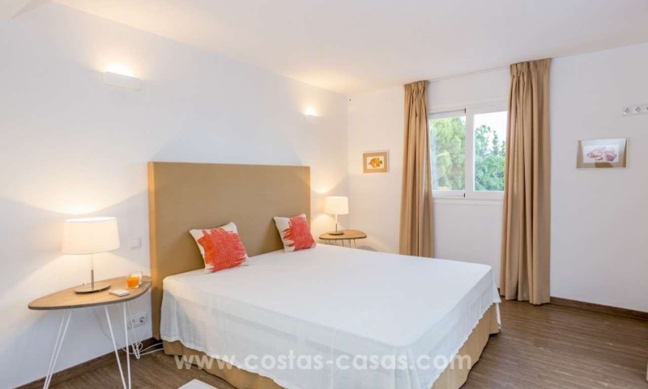 Villa muy privada renovada a la venta en la Nueva Milla de Oro, Marbella - Estepona 25
