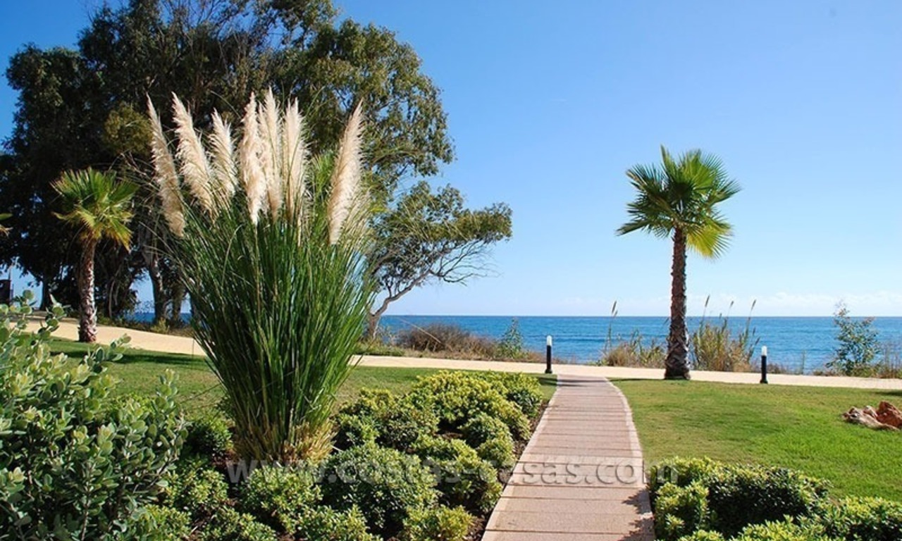 Ático moderno en primera linea de playa en venta en la Nueva Milla de Oro, Marbella - Estepona 20