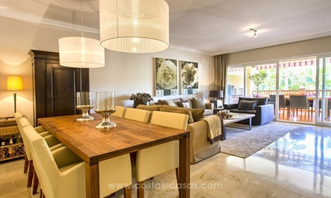Amplio apartamento en primera línea de golf en venta en Estepona - Benahavis - Marbella 7