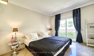 Amplio apartamento en primera línea de golf en venta en Estepona - Benahavis - Marbella 12