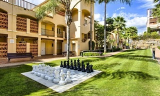 Amplio apartamento en primera línea de golf en venta en Estepona - Benahavis - Marbella 17