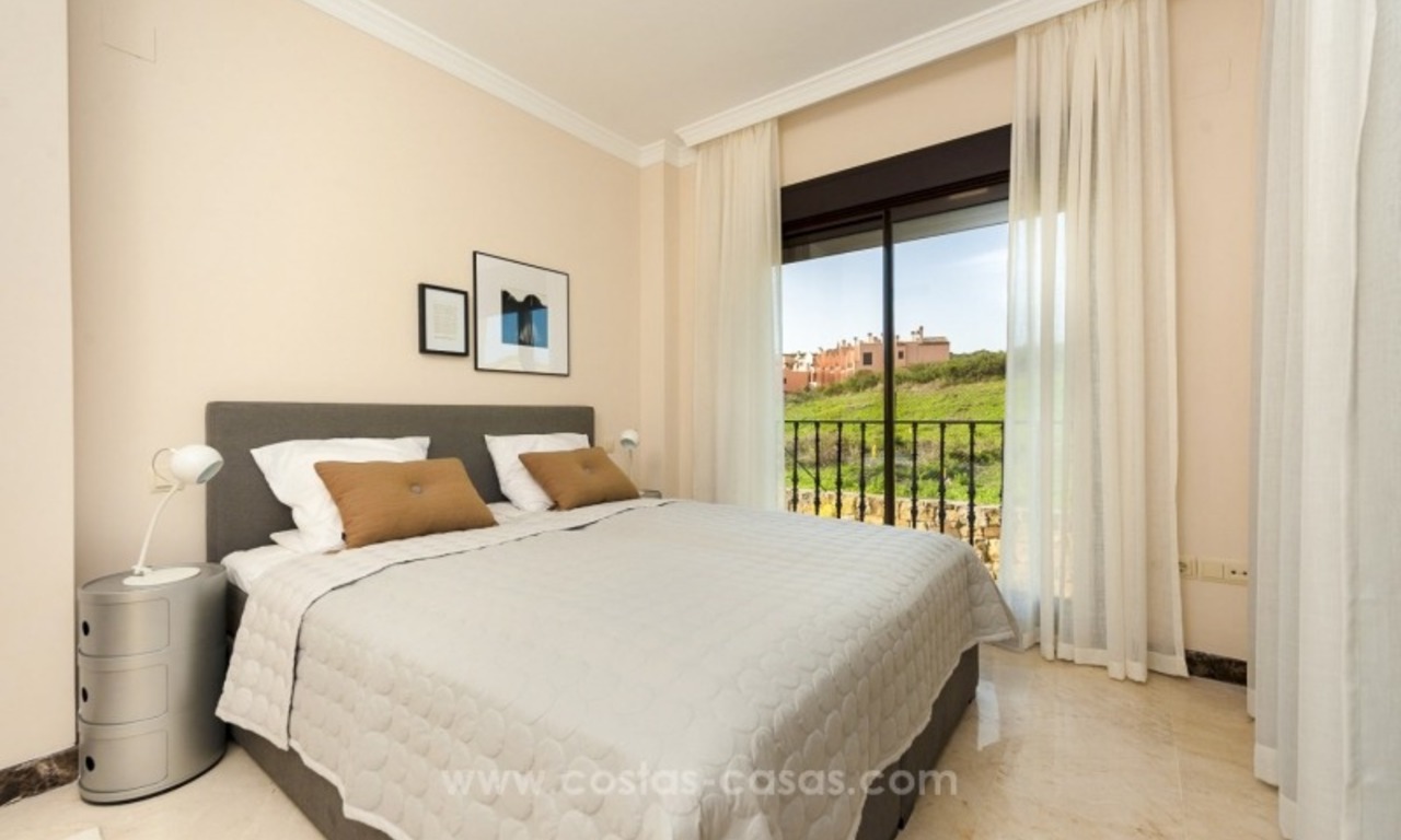 Villas adosadas y villas independientes en primera línea de golf en venta en Estepona 8