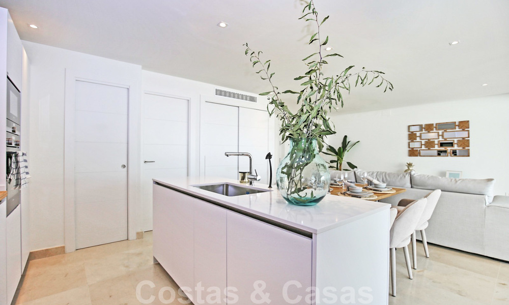 Impresionantes apartamentos modernos en venta en Nueva Andalucía, Marbella. 28741