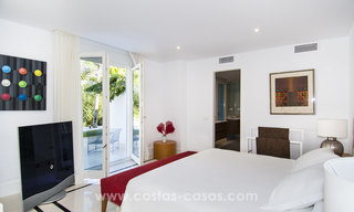 Villa de estilo moderno cerca de la playa en venta en Guadalmina Baja, Marbella. 27692 