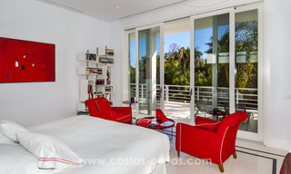Villa de estilo moderno cerca de la playa en venta en Guadalmina Baja, Marbella. 27699 