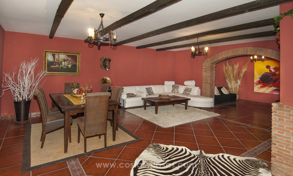 Villa con fantásticas vistas al mar y al golf en venta en Benahavis - Marbella 29743